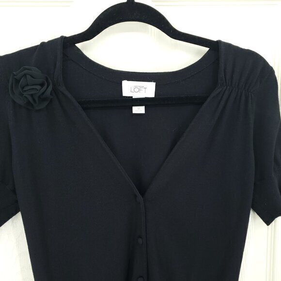 LOFT Short Sleeve Soft Knit Button Front Top with Floral Embellishment M… - Picture 4 of 14